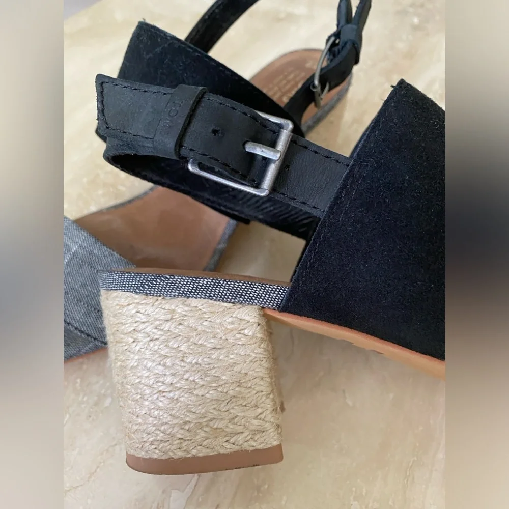 TOMS SUEDE / CHAMBRAY SANDALS